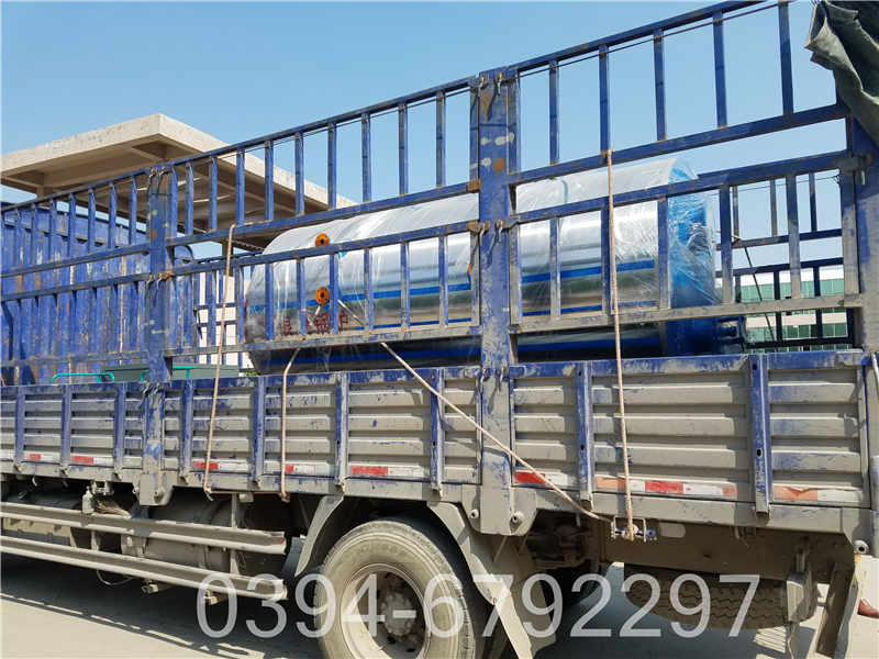锅炉储气罐(图1)